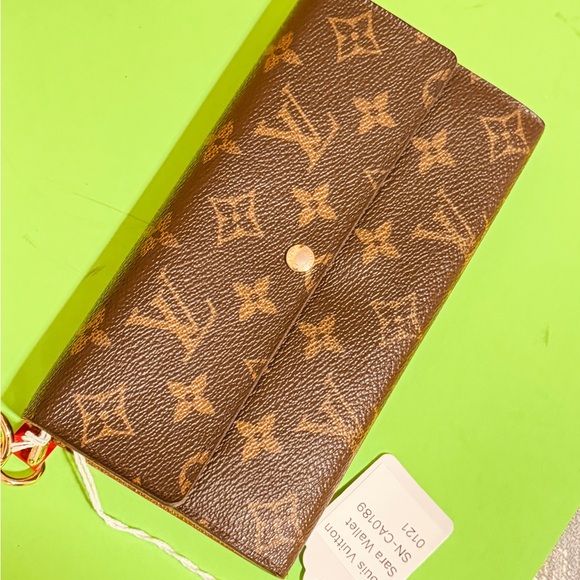Louis Vuitton Brown Monogram Sarah long bifold wallet this is Labeled feature - Picture 13 of 15